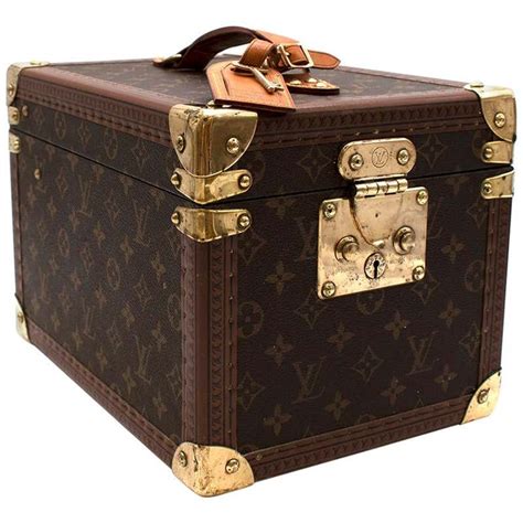 louis vuitton vanity reverse|Louis Vuitton vanity trunk.